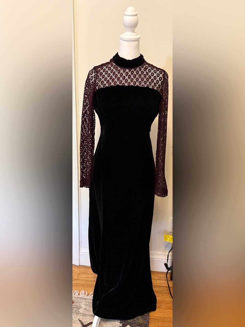 Vintage 70s Goth Revival Black Velvet Dress w/Lace Sleeves Great Condition